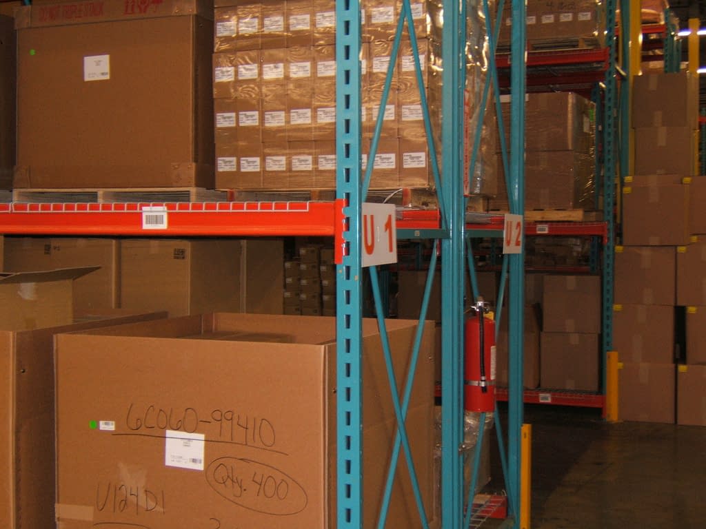 Keystone Style Pallet Racks Conveyer & Caster